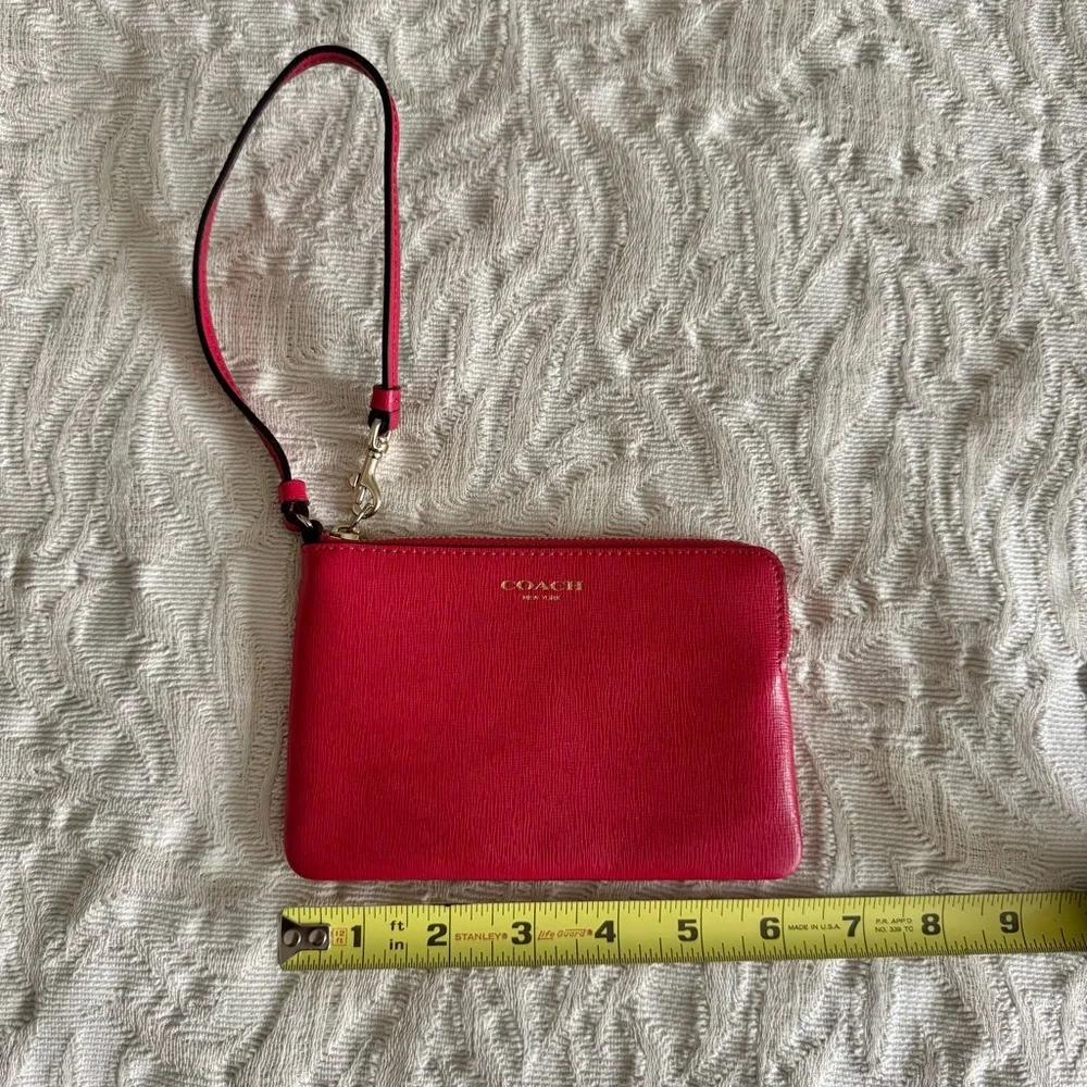 NWOT Coach Pink Leather Key Card and Zip Wristlet - Picture 5 of 5